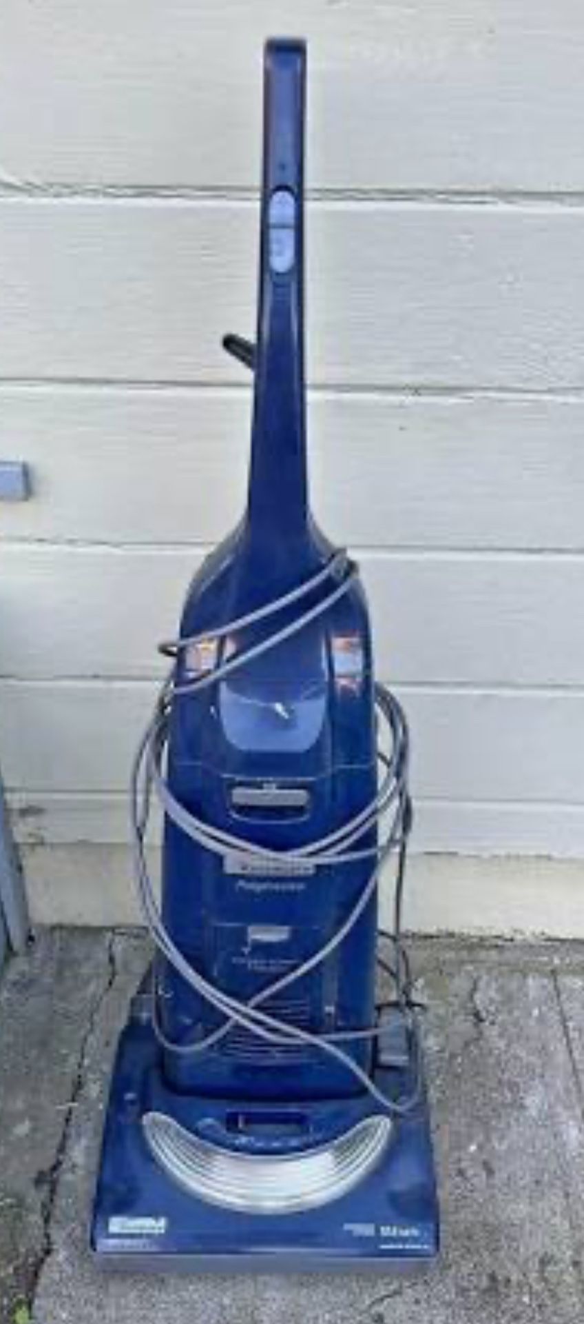 Upright vaccum