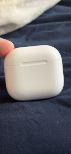 AirPod 4’s with teddy bear case
