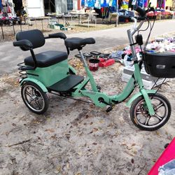 Everything works fine, is it electric? VOGUE I have the charger and the key.