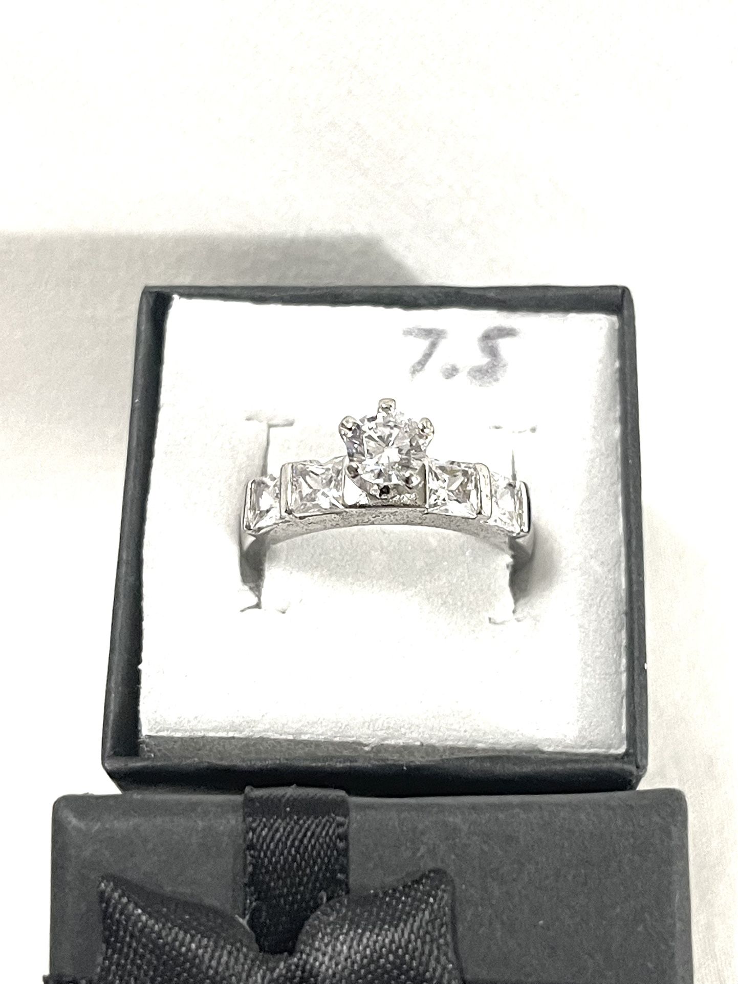 Brand New Sterling Silver Wedding Ring With Cubic Zirconia Cz Diamonds. Size 7.5