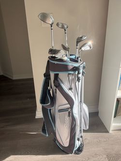 Left-Handed Women’s Top Flite Golf Club Set + Bag