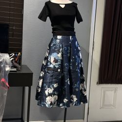 White house black market Full Skirt River Teal w Winter berry size 0