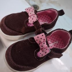 Girls Shoes With Pink Polka Dot Bows, Look New, Size 4