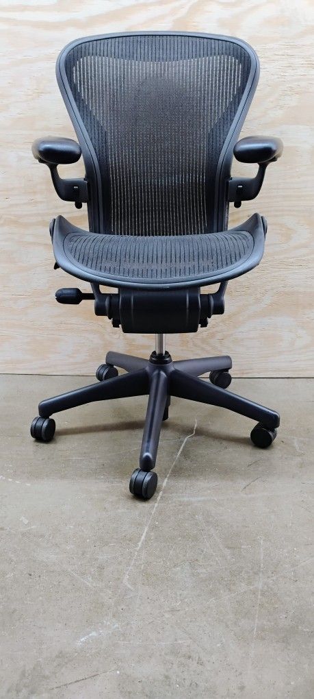 Herman Miller Aeron Size B Office Chair Still Available Read Description 