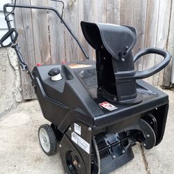 Excellent Condition Remington 21" Inch Single Stage Gas Snowblower With Electric Start And EZ Chute Control 