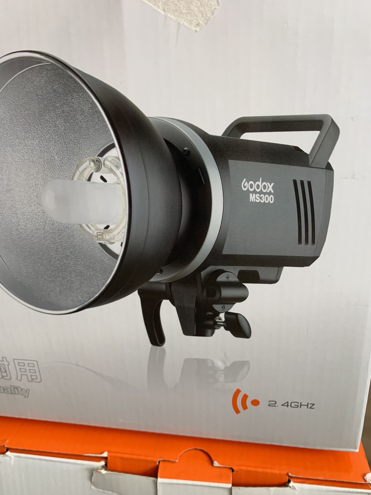 Godox MS300 Studio Strobe 300Ws 110V GN58 5600K Bowens Mount Monolight,( very good condition )