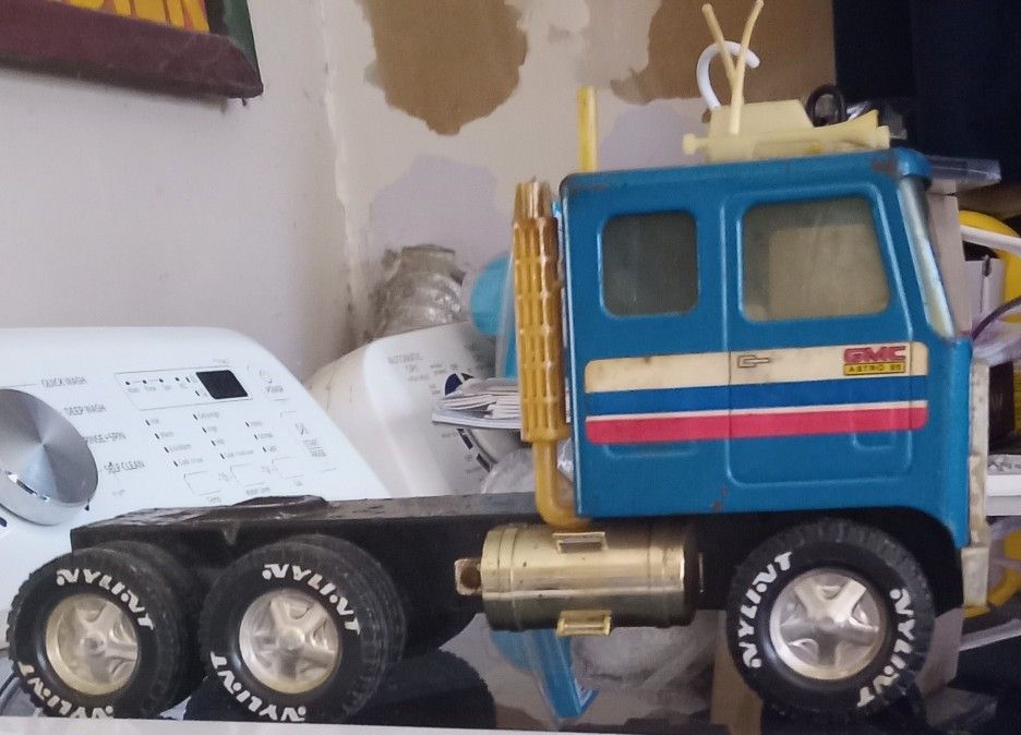 VINTAGE NYLINT GMC ASTRO BIG RIG 18-WHEELER SEMI TRUCK TRACTOR
Pre-owned