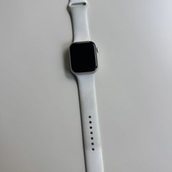 Apple Watch Series 8 45mm Silver Aluminum GPS Only