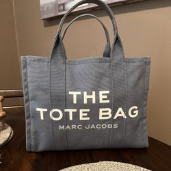 Authentic Marc Jacobs Tote 💙