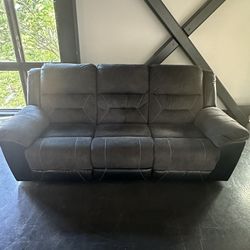 Couch - Ashley Earhart Manual Reclining Sofa 