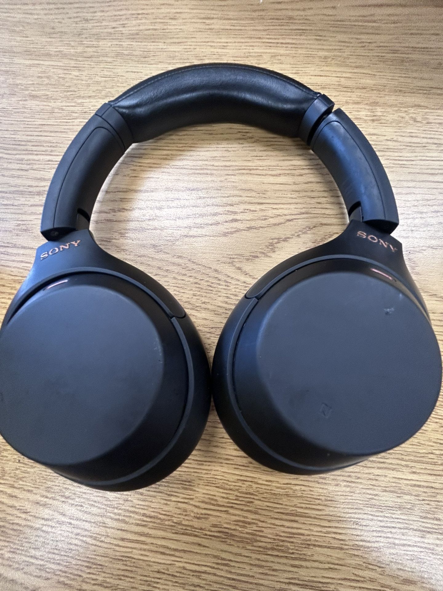 Sony WH-1000xm4 headphones