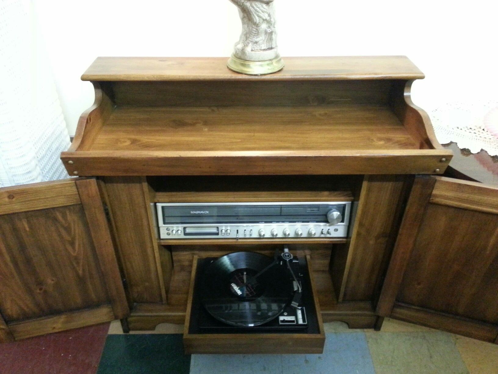 Spirit Of 76 Magnavox Dry Sink Console Stereo for Sale in Bechtelsville, PA - OfferUp