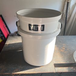 5 gallon jeti bucket with lid
