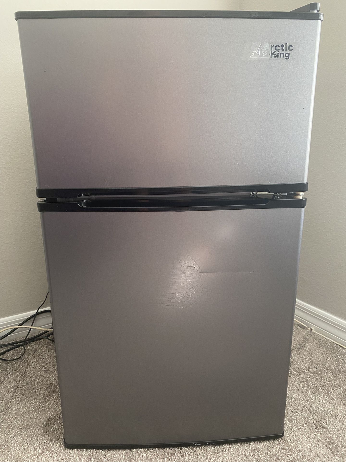 Mini Fridge W Freezer