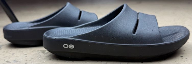 OOFOS Sandals Size M6/W8