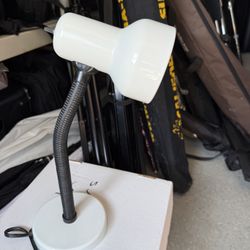 Desk lamp