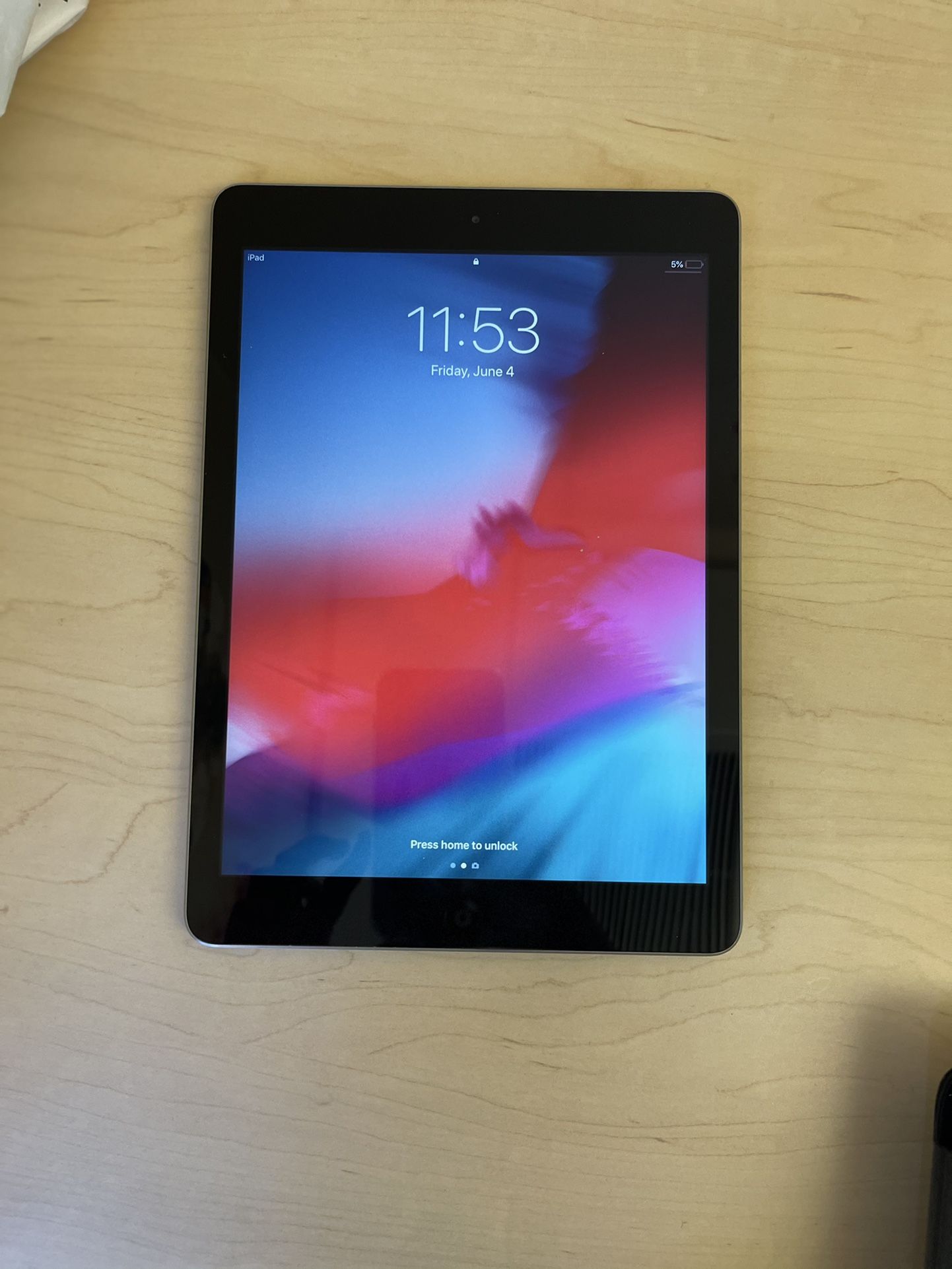 IPAD AIR 128gb ME898LL/A FREE KEYBOARD COVER