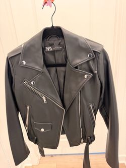 Zara Black Jacket, in great condition!!