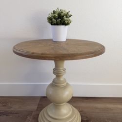 Round Pedestal Accent Table – Solid Wood Top Side Table