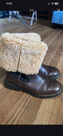 UGG size 10 in like new condition