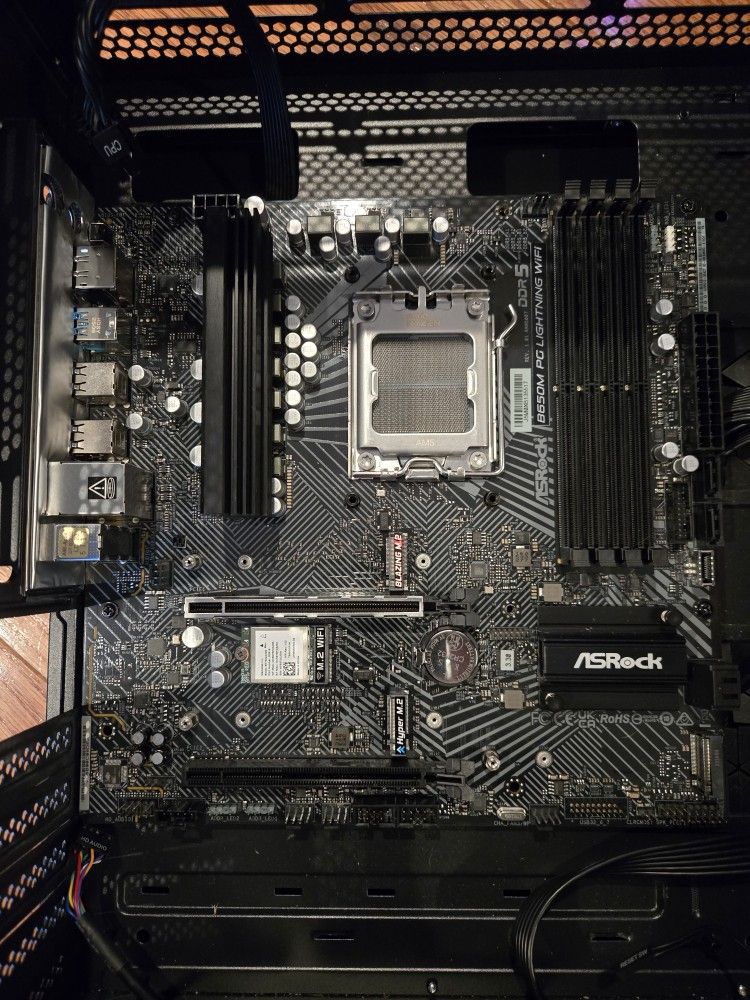 ASRock B650M PG Lighting WiFi mATX