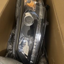 OEM 2015 Honda Accord Headlight Assembly. With 2 New Low Beam Bulbs