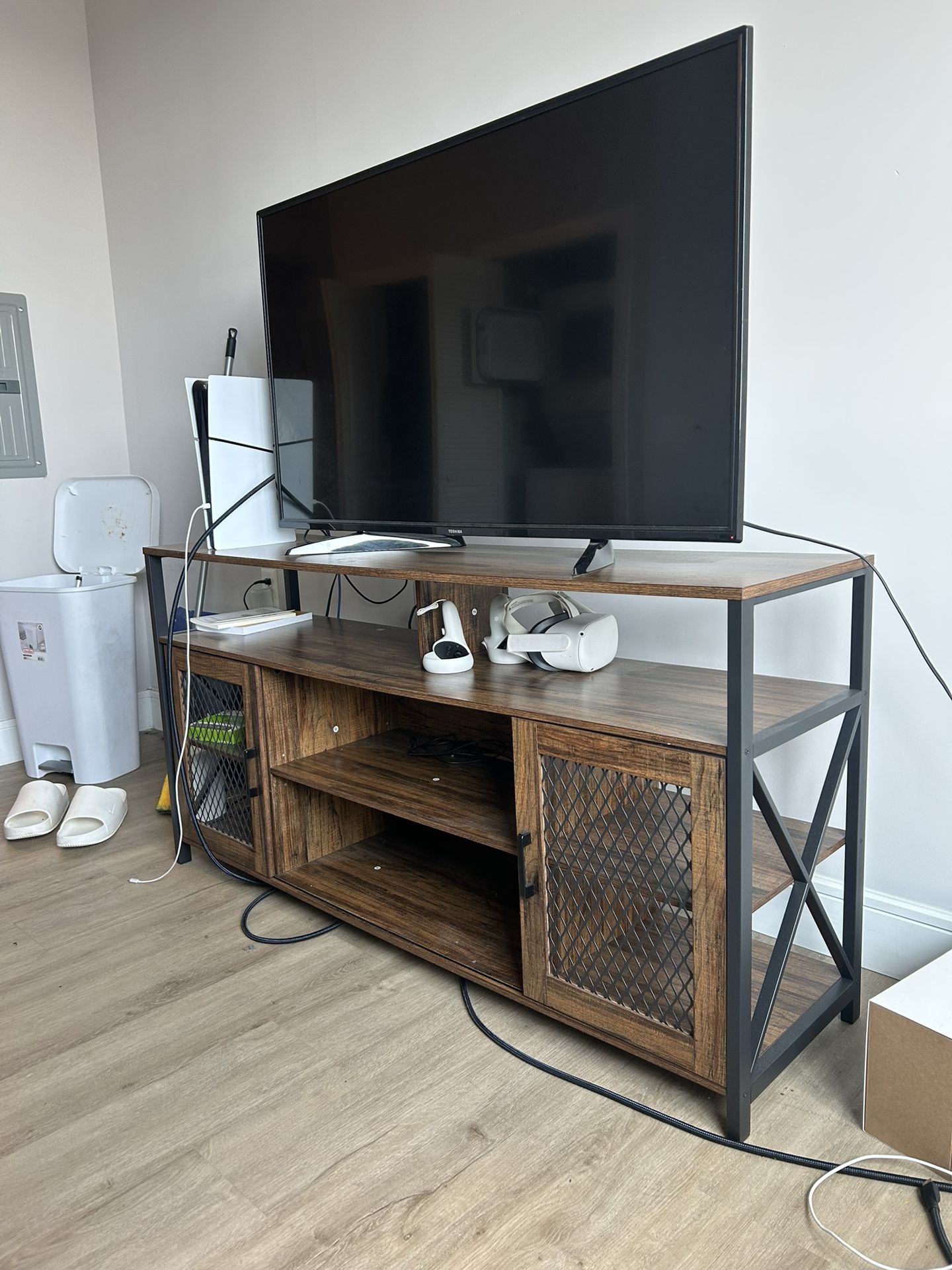 TV Stand/Entertainment Center