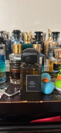 Gris Charnel Extrait