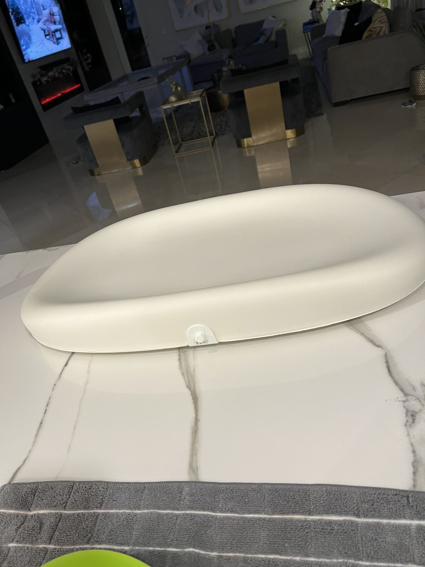 Hatch Changing Table / Scale
