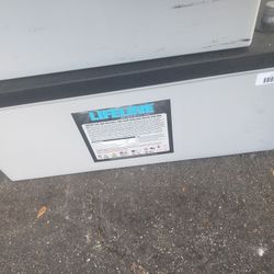 Lifeline battery 12 Volts  210ah 