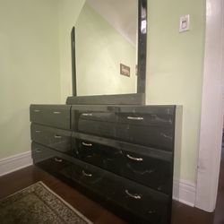 Dresser/Mirror with Nightstand 