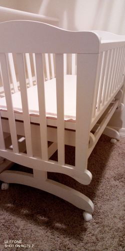 Wood rocking cradle white