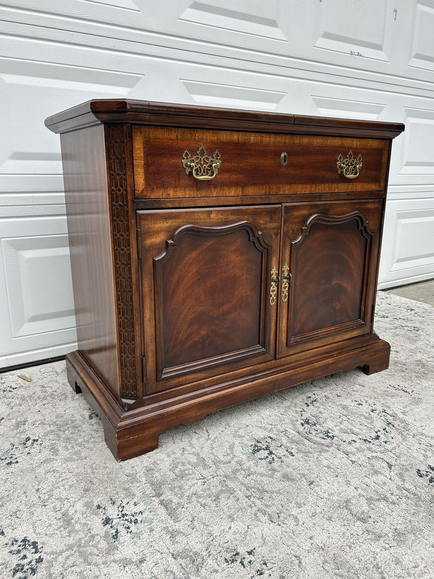 Stanley Furniture Solid Mahogany 60" Flip Top Server Buffet/Sideboard