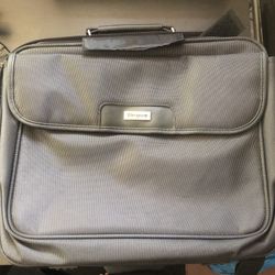 TARGUS LAPTOP COMPUTER BAG CORPORATE PROFESSIONAL CASE TRAVEL COMPARTMENTS STRAP 