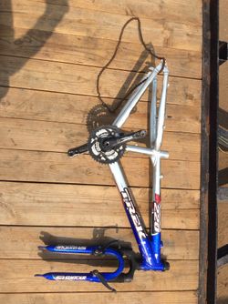 24” TREK MT 220 SR SUNTOUR aluminum frame Good $35