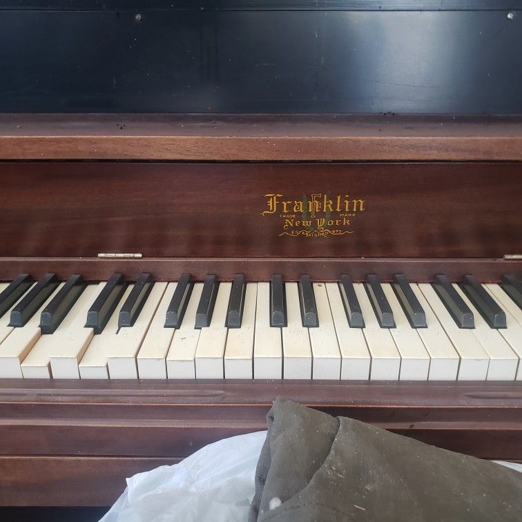 Franklin Piano Antique