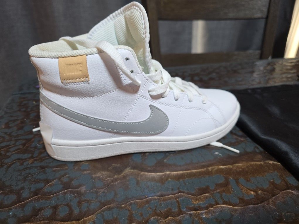 Nike 6.5y Never Worn