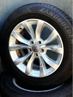 Chrysler Landgolden 215/65R17 Tire and 17 inch Alloy Wheel