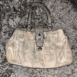 Coach f19205 Optic Linen Soho bag Mid 2000s white Grey and pink Pastel coach purse  No A1220–F19205 made in January of 2012. In almost new condition 