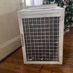 9,000 BTU AIR CONDITIONER