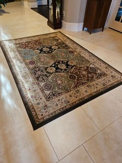 Cyprus Collection Traditional Floral Patchwork Area Rug $80 or best offer