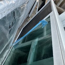 Window Double Panel Vinyl new construction Window ventana Milgard brand Width 72 inches  Height 54 inches  Great condition  new 