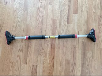 Pull up bar for doorway