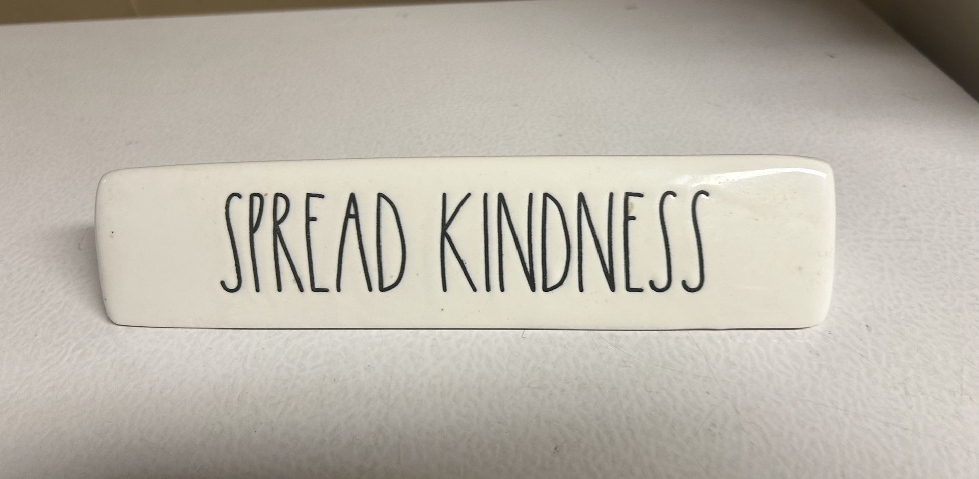 "Spread kindness" ceramic decor 