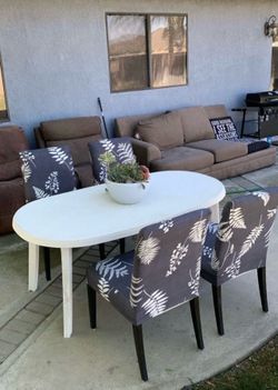 Outdoor Patio Table with Chairs