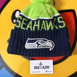 Seattle Seahawks beanie green navy beanie Pom unisex lightly used 