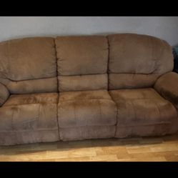 Free-Reclining Sofa  Manual not electrical reclining sofa  Still in Working condition