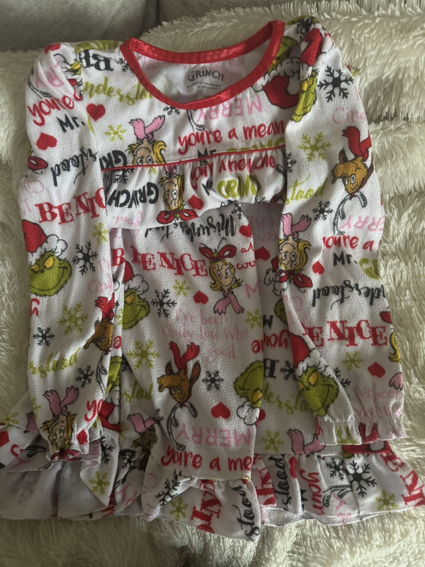 GRINCH NIGHTGOWN 5$