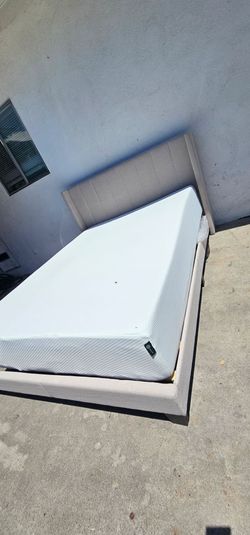 QUEEN BED FRAME /MATTRESS NUEVOS