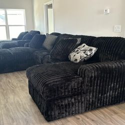 Midnight Double Chaise Sectional. 🚚WE DELIVER🚚